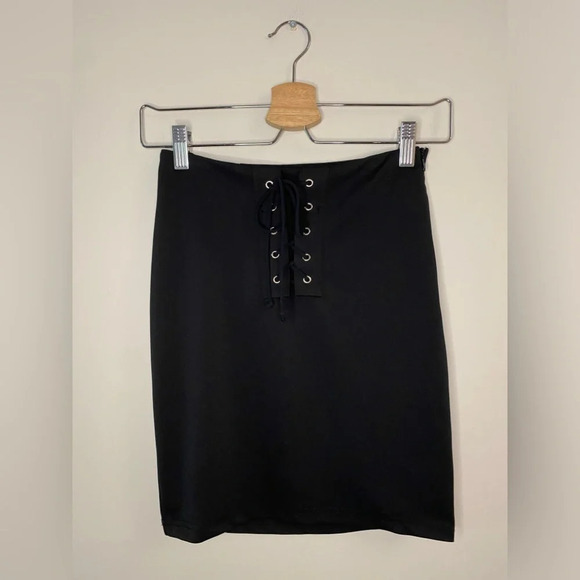 Missguided Lace up Front Black Mini Skirt - Picture 4 of 6